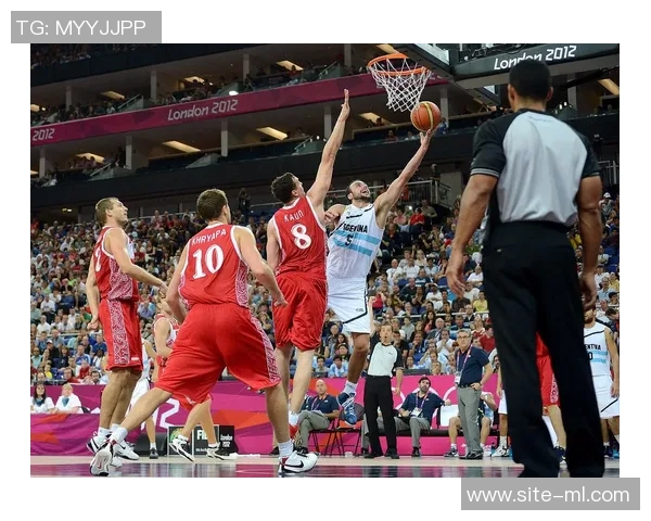 布朗罚球失误引发争议解说调侃其在猛龙时期的丰厚收入影响表现