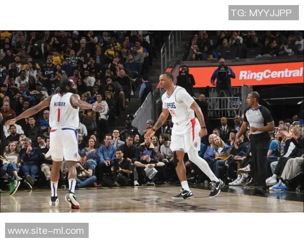 德里克怀特表现低迷12投仅3中三分球命中率不佳失误频繁