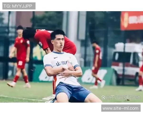 泰山小将彭啸庆祝20岁生日中超首秀成最珍贵礼物感谢韩鹏指导的信任与支持